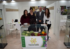 Marta Blasco, Sara Mahillo, Antonio Casallo y Ángela de Mier, en el stand de Haciendas Bio. 
